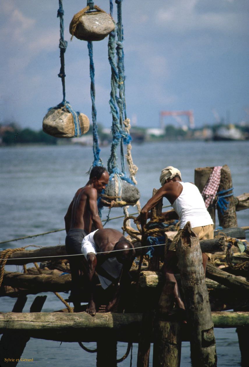 04 Cochin pêche au carrelet Kerala  Inde 1983-064