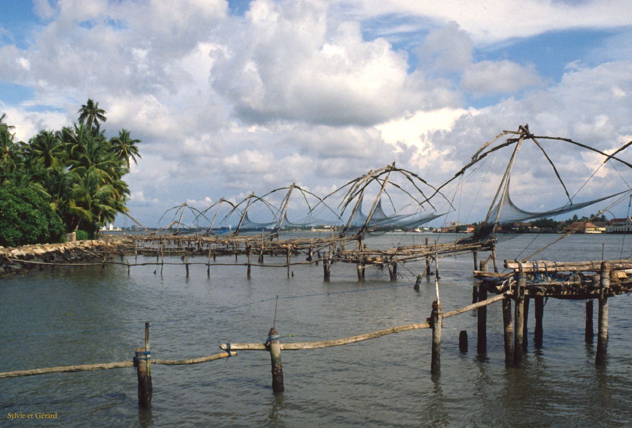04 Cochin pêche au carrelet Kerala  Inde 1983-066