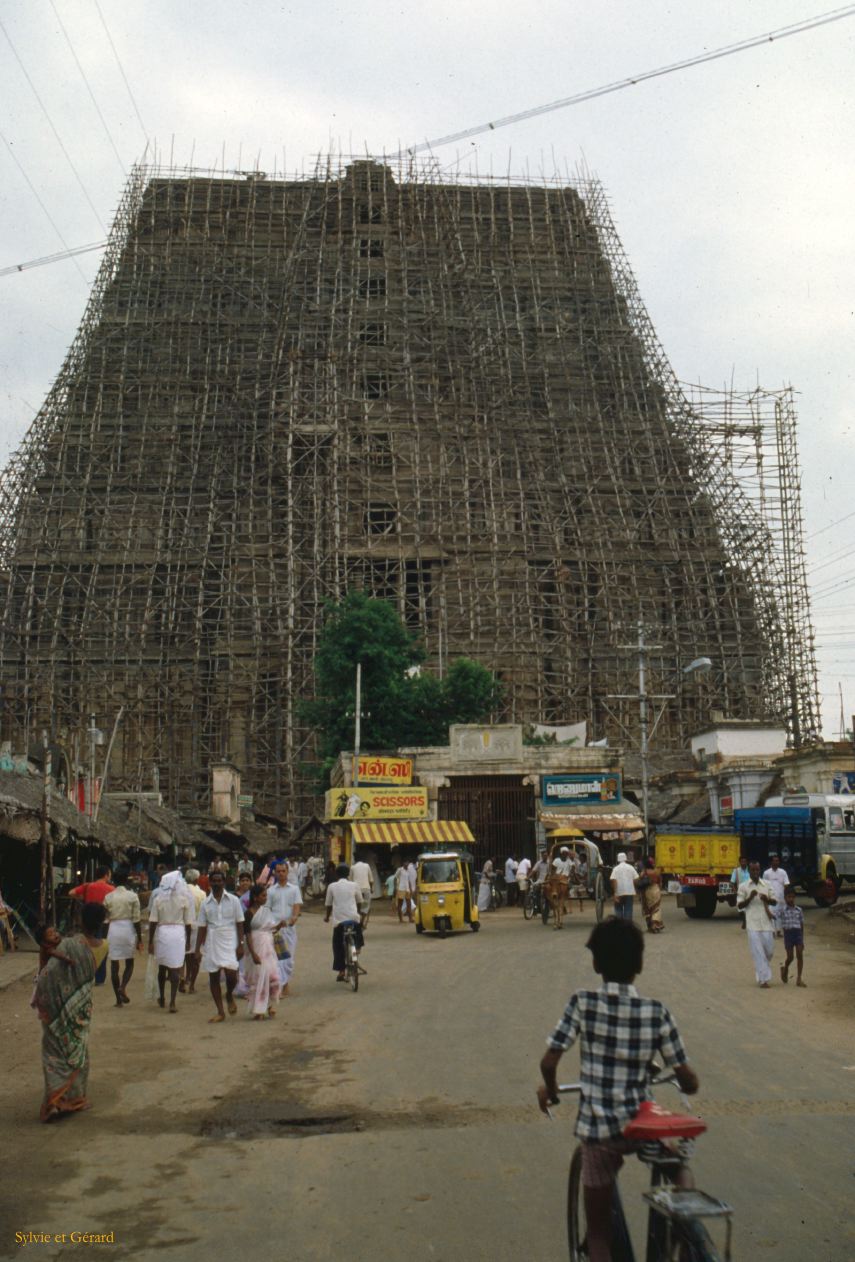 07 Madurai temple en réfection Inde 1983-088