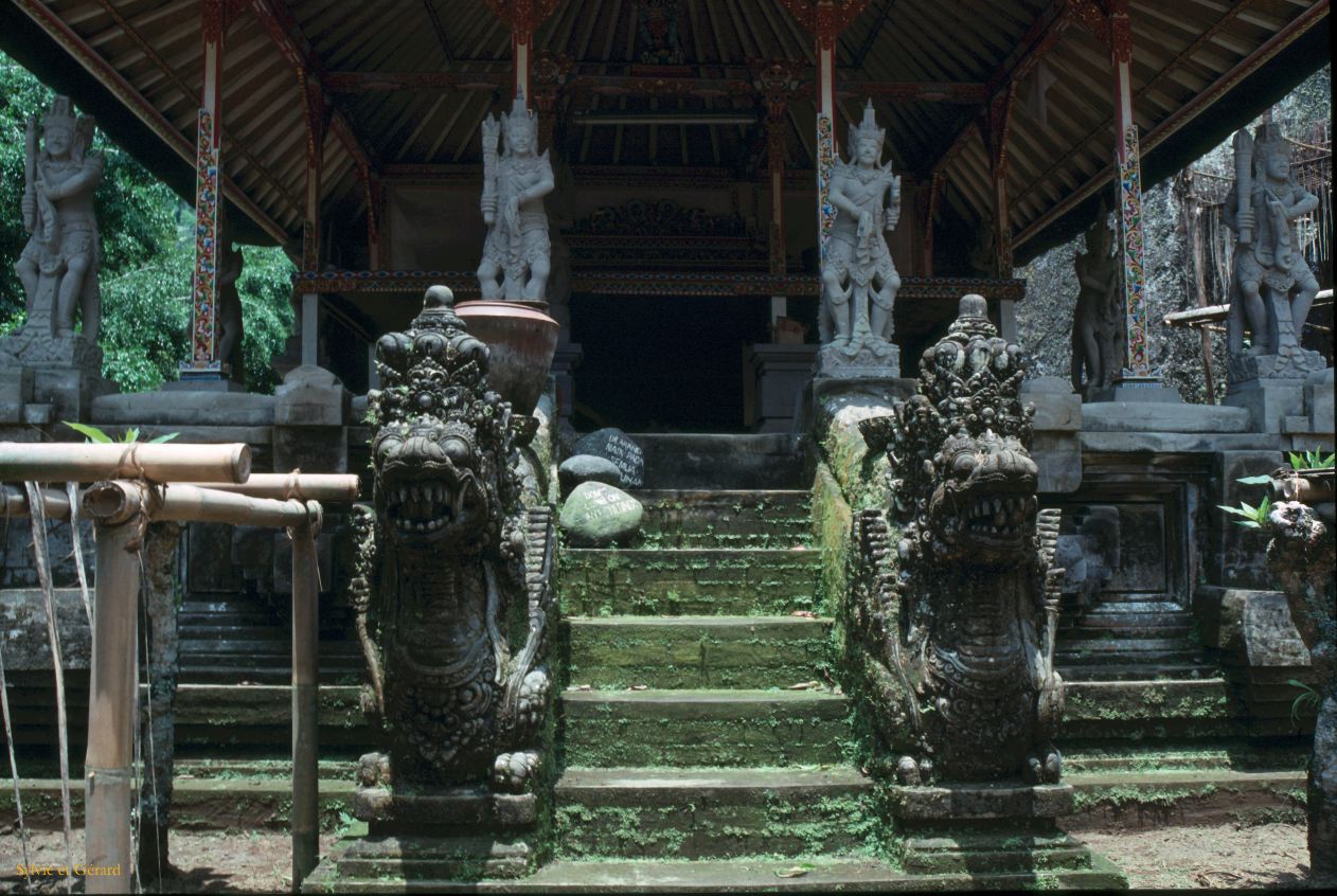 Java Bali 1989-102 Bali Goa Lawah 