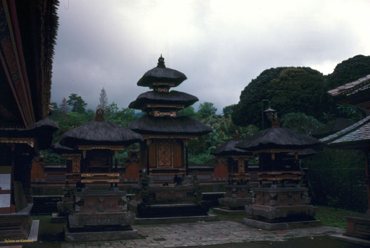 Java Bali 1989-112 Bali au pied du mont Agung 3140m le Pura Besakih le plus vénéré des temples balinais date du Xe