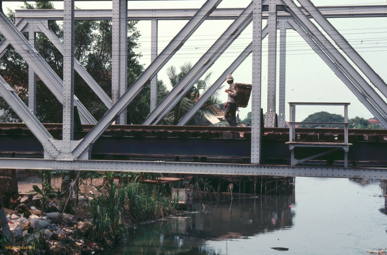 Java Bali 1989-012 Jakarta pont au dessus du grand canal