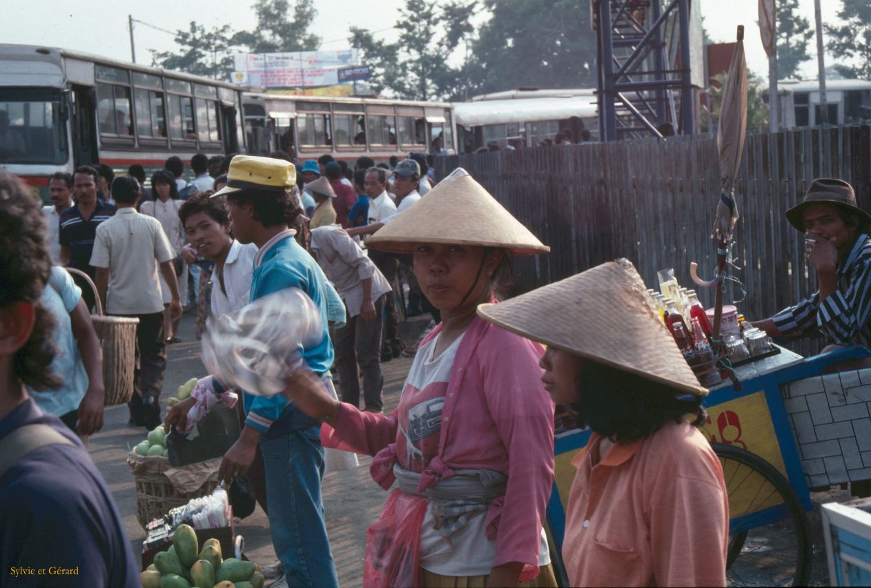 Java Bali 1989-022 Candi Kalasan dans les rues 