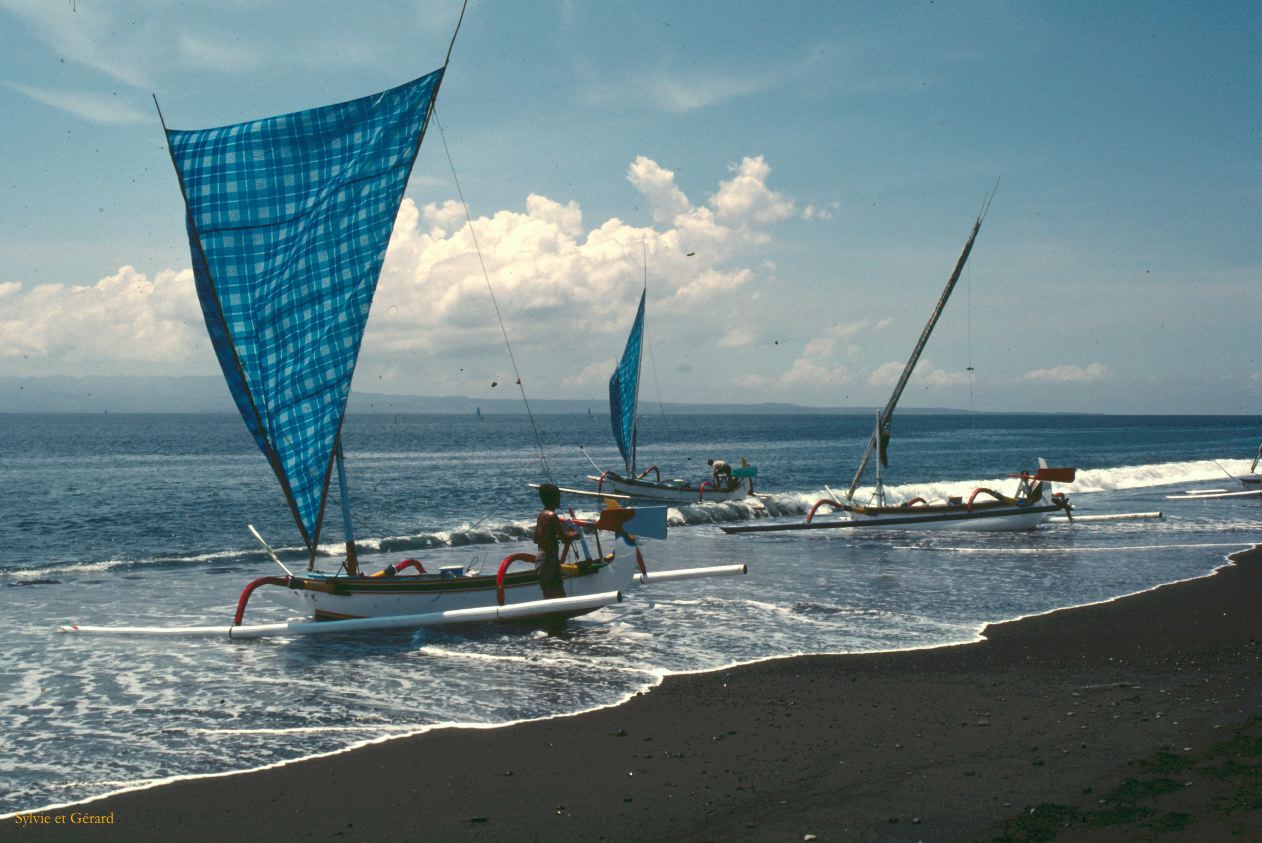 Java Bali 1989-087 Bali bâteau bleu 