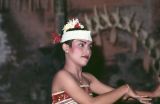 Java Bali 1989-108 Bali danseuse aux offrandes