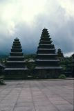 Java Bali 1989-114 Bali au pied du mont Agung 3140m le Pura Besakih le plus vénéré des temples balinais date du Xe