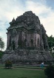 Java Bali 1989-014 Candi Kalasan dont l'entrée sud est ornée d'une énorme tête de Kali fait partie du Prambanam 