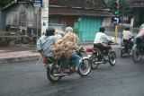 Java Bali 1989-021 Candi Kalasan dans les rues 