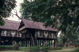 Java Bali 1989-004 Jakarta reproduction de maisons de Sumatra et de Bornéo 