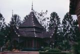 Java Bali 1989-006 Jakarta reproduction de maisons de Sumatra et de Bornéo 