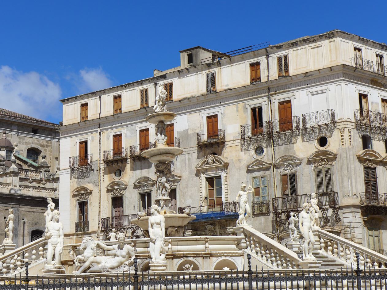 001 Palerme piazza Pretoria la fontaine P1450550