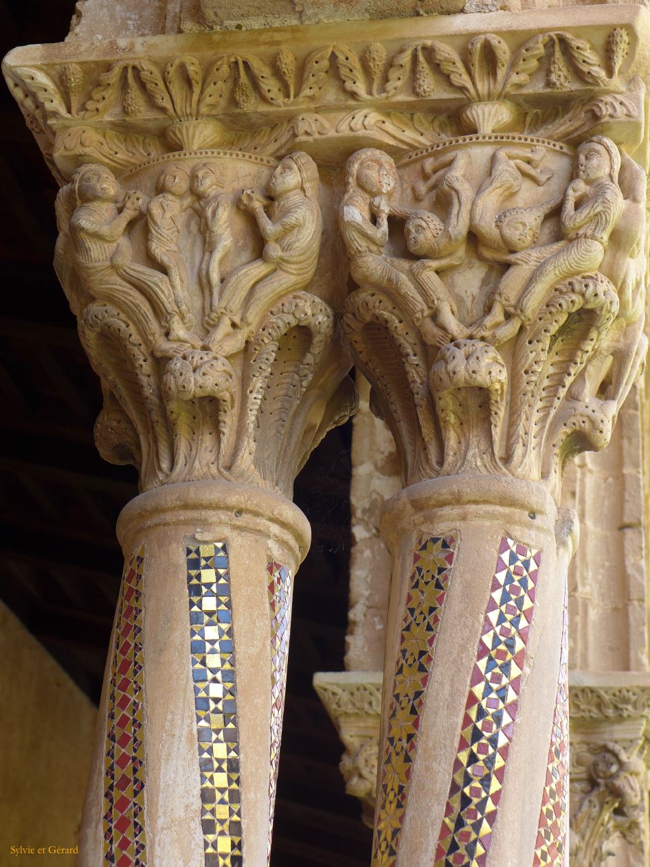 216 Montreale la cathédrale - le cloître chapiteaux P1450989