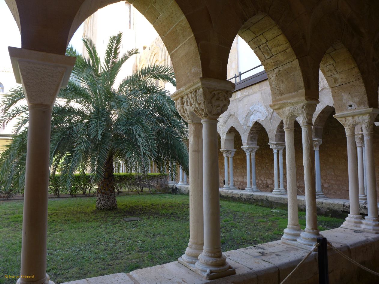 312 Cefalù la cathédrale - le cloître P1450707