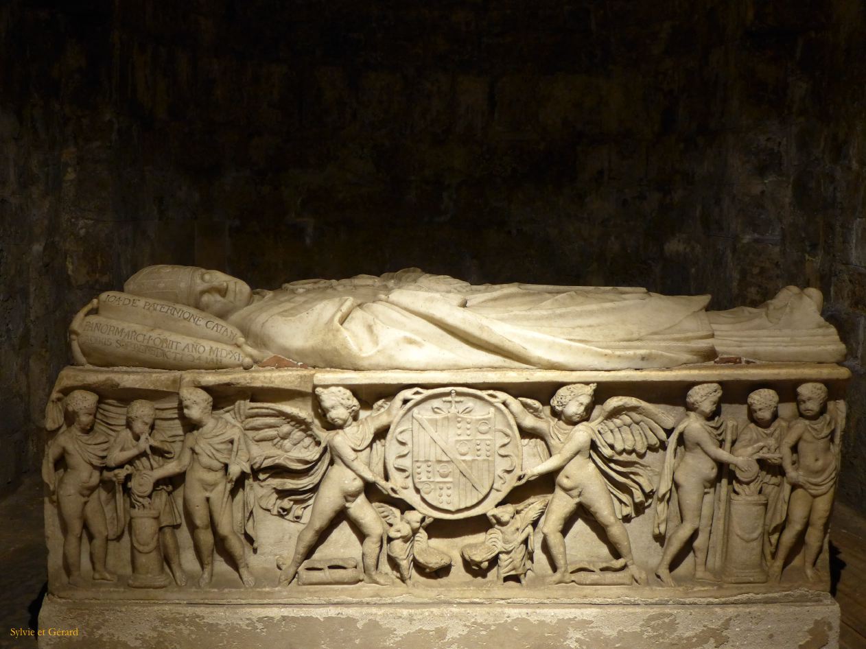 034 Palerme la cathédrale - crypte et sarcophages P1450813