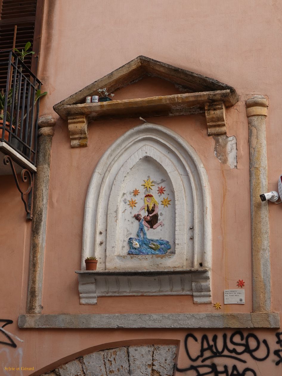 076 Palerme dans le centre historique DSC03336