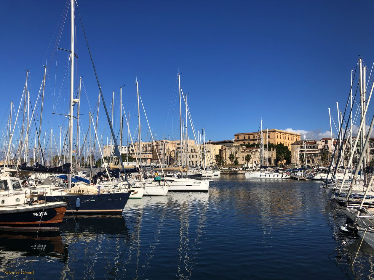 077 Palerme le quartier du Port  la Cala IMG_2807