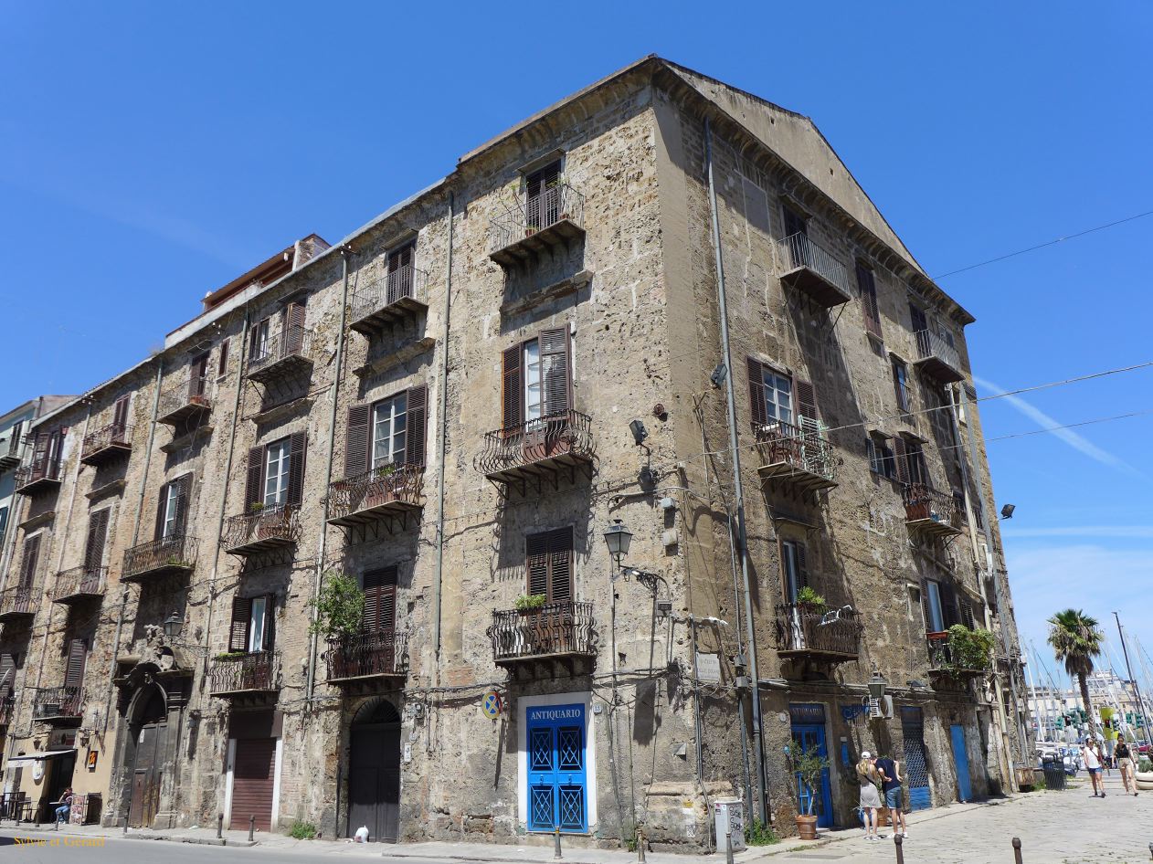 079 Palerme le quartier du Port  P1450747