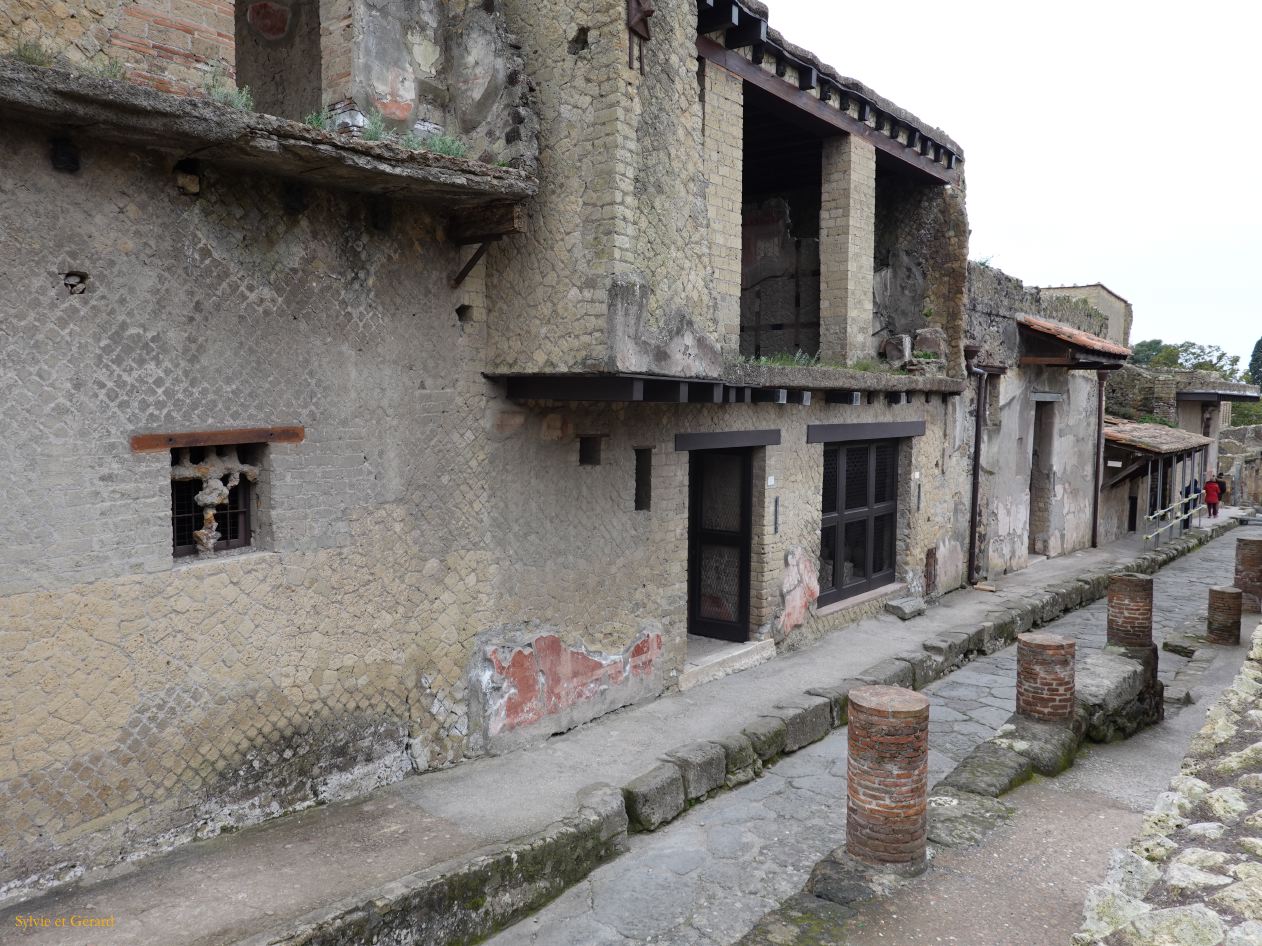 119 Herculanum rues DSC09365