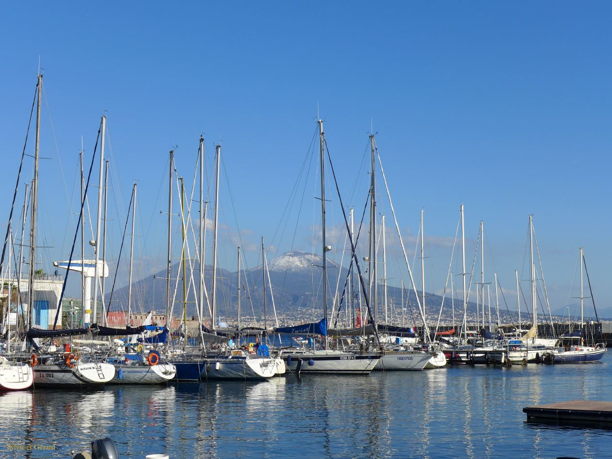 003 Vésuve de la marina Porticciolo P1350891