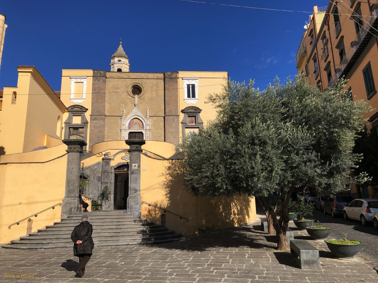 062 chiesa di Giovanni a Carbonara    extérieur IMG_6135