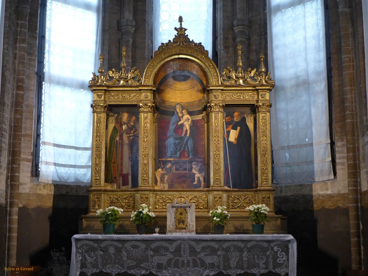 502 Santa Croce santa Maria Gloriosa dei Frati la Vierge en majesté de Bellini 1488 P1320026