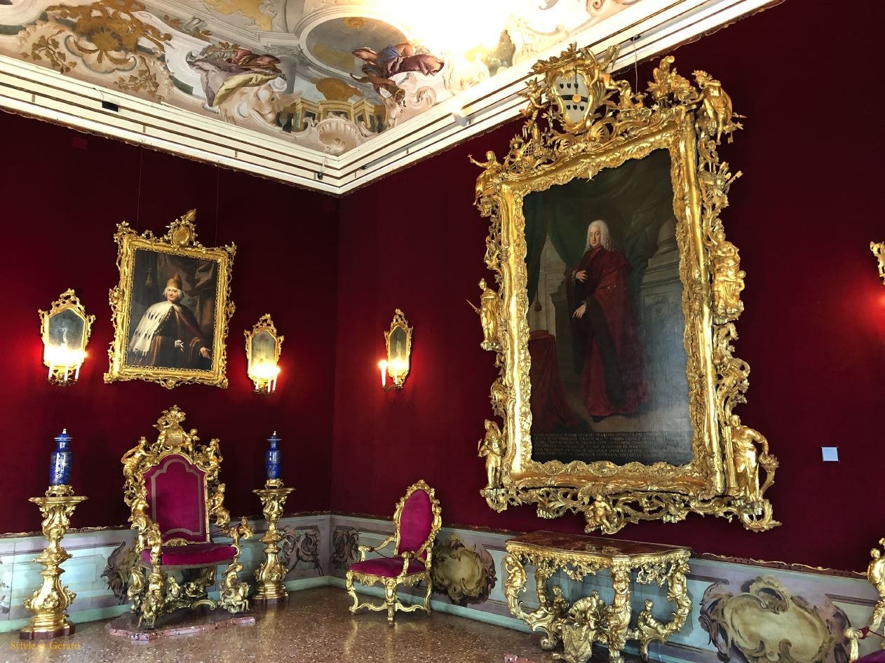 307 Dorsoduro Ca'Rezzonico 1 IMG_1494