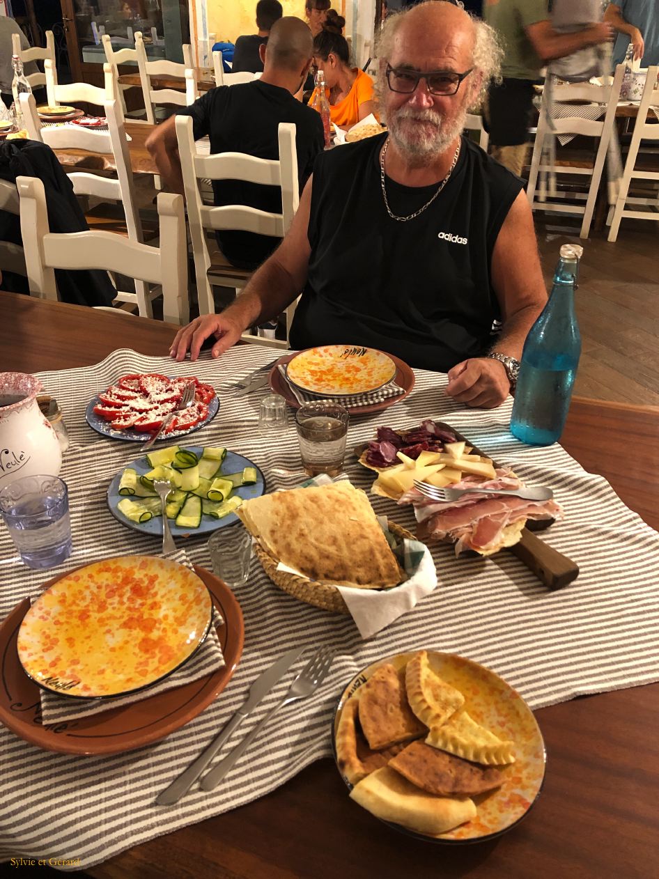 09 Dorgali agriturismo Neulé 10 un repas sarde   IMG_5636