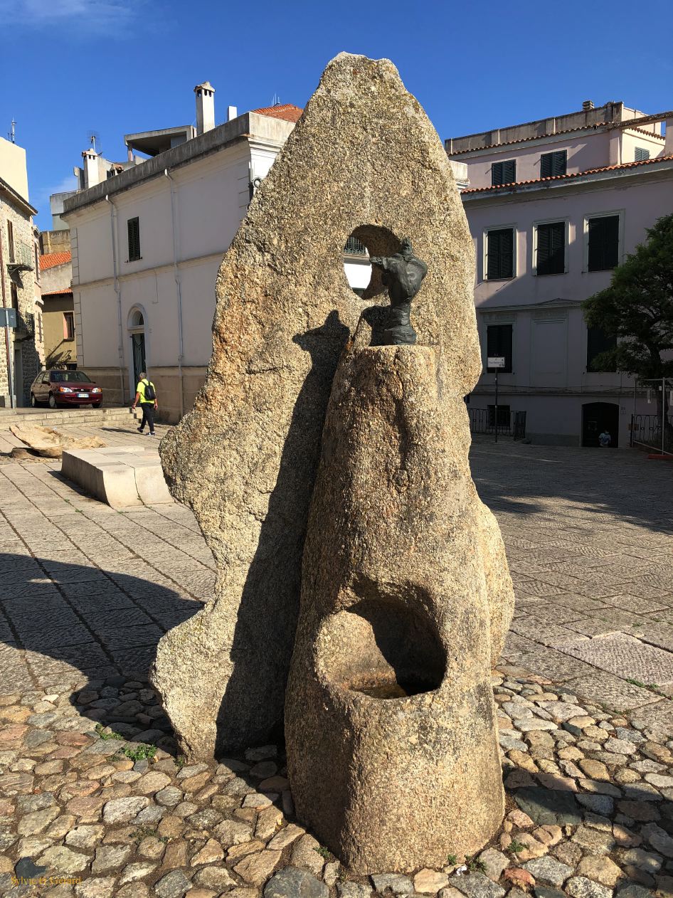 11  Nuoro 6 piazza Sebastiano Satta IMG_5896