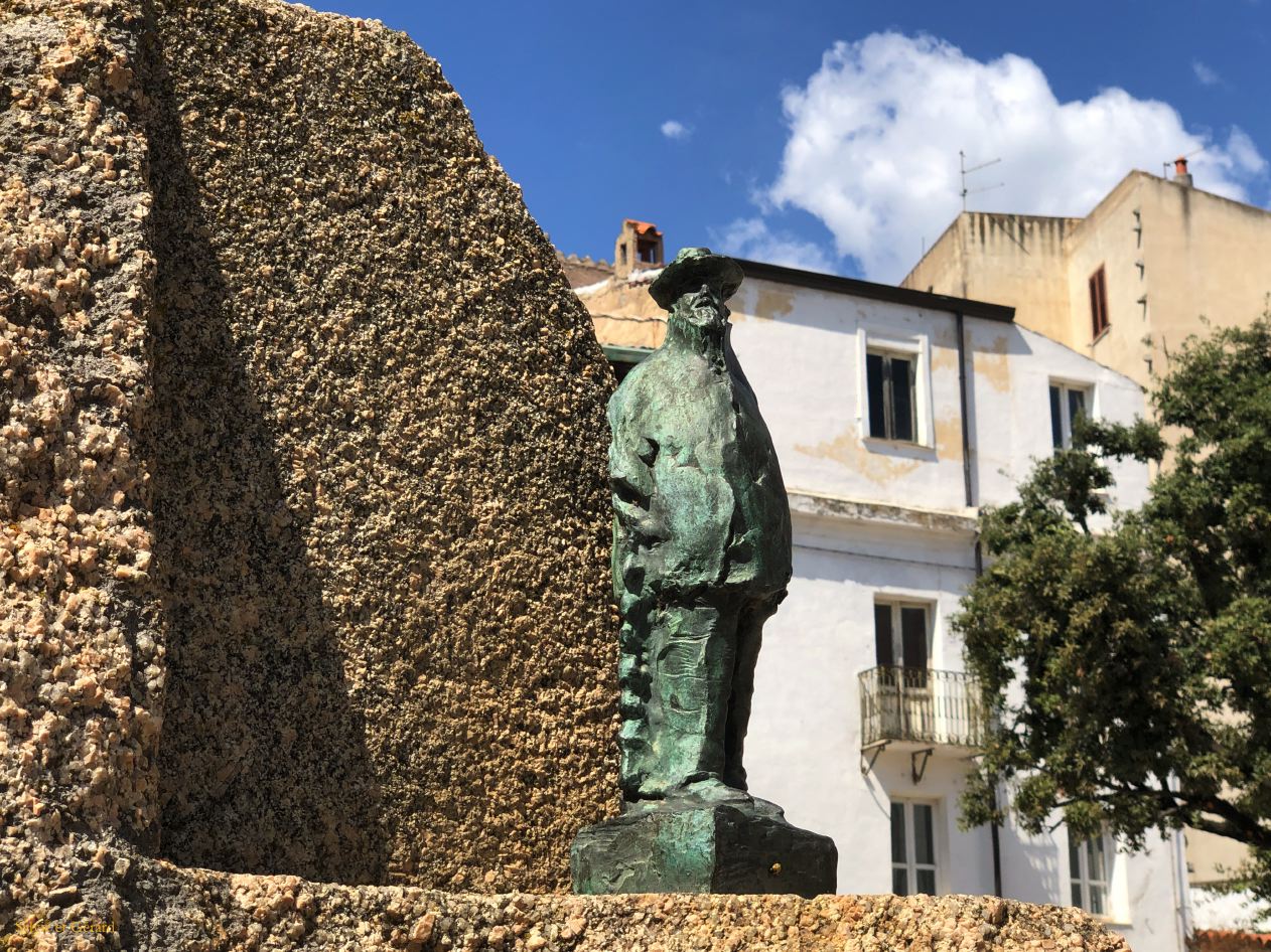 11  Nuoro 8 piazza Sebastiano Satta IMG_5917