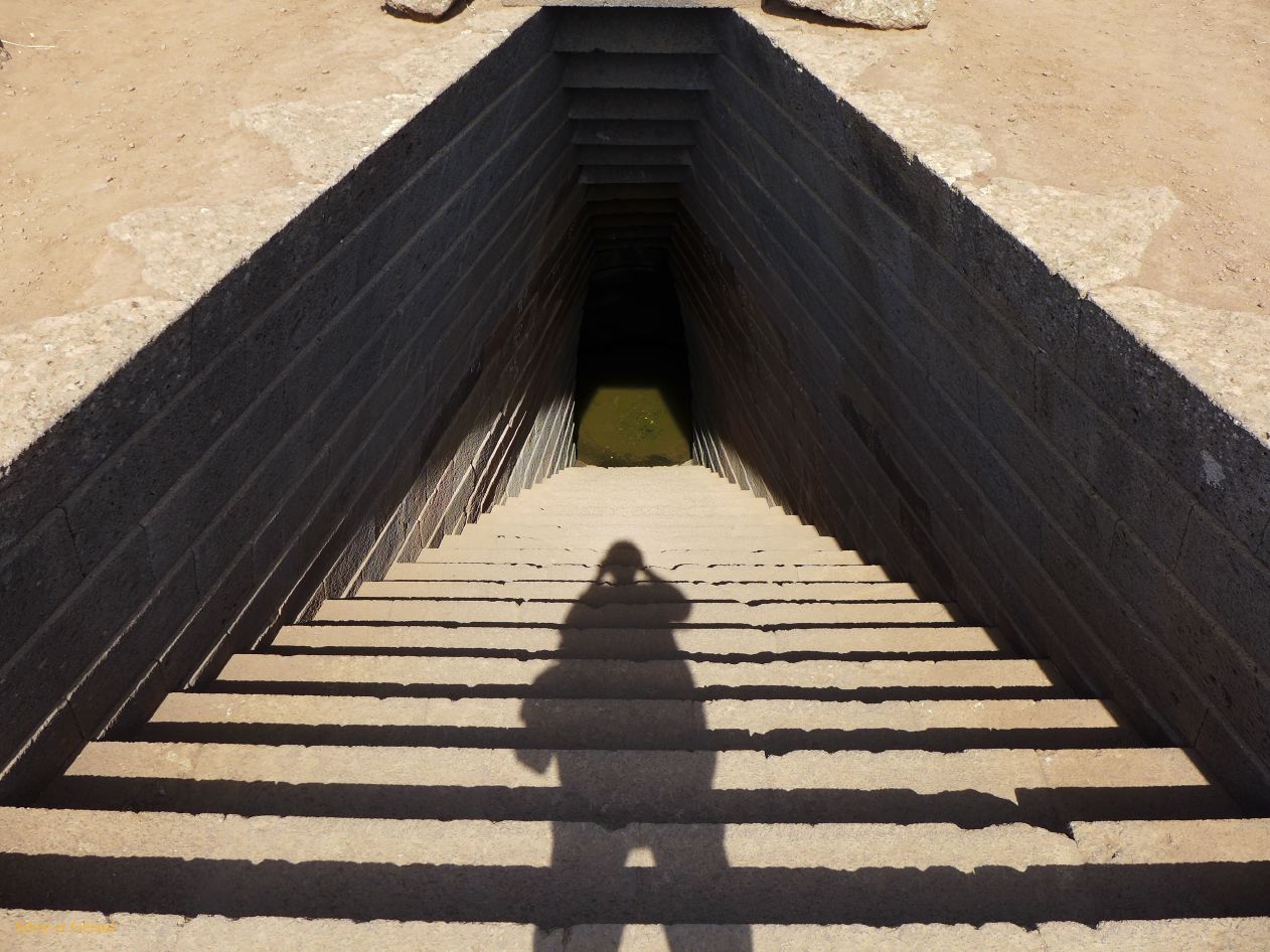 25   Paulilatino sito nuragico di Santa Cristina 9  source sacrée P1270882