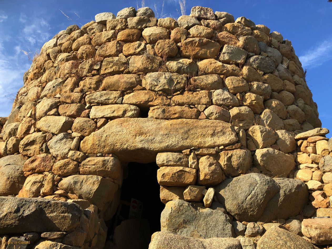 05  Arzachena Gallura nuraghe la Prisgiona  IMG_5475