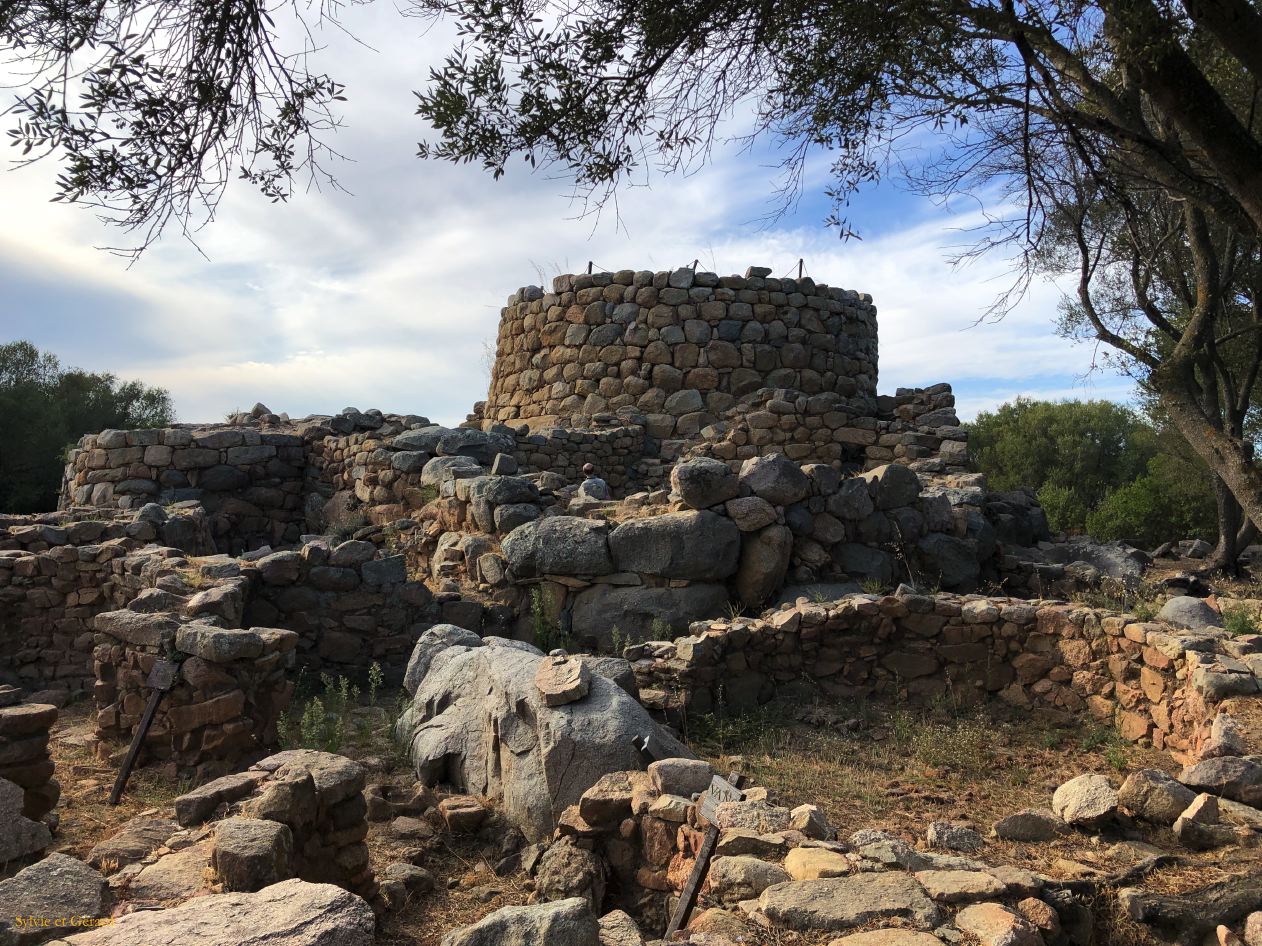 05  Arzachena Gallura nuraghe la Prisgiona  IMG_5482