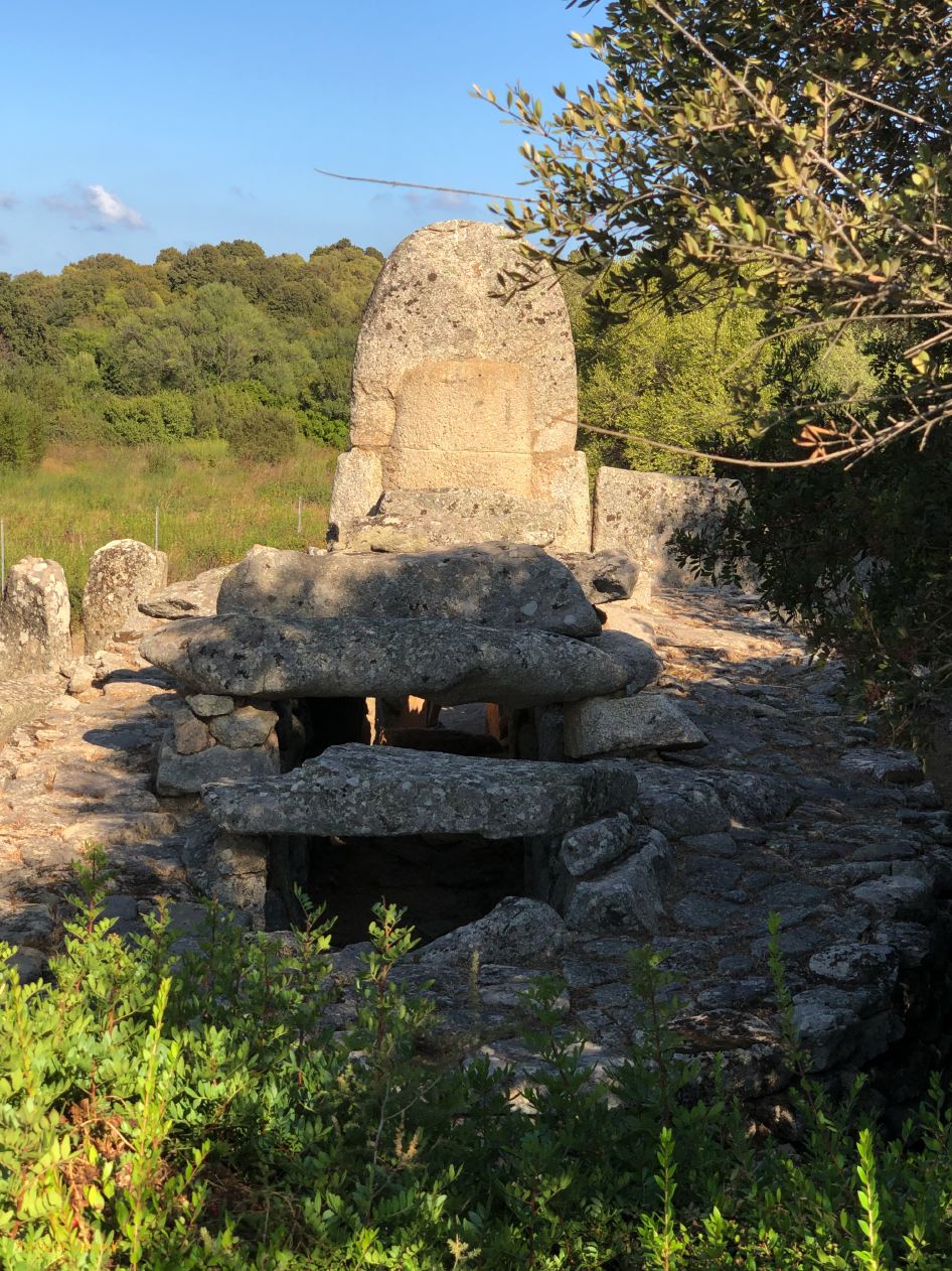 05  Arzachena Gallura tomba dei Giganti di Lu Coddu Vecchiu   2 IMG_9009