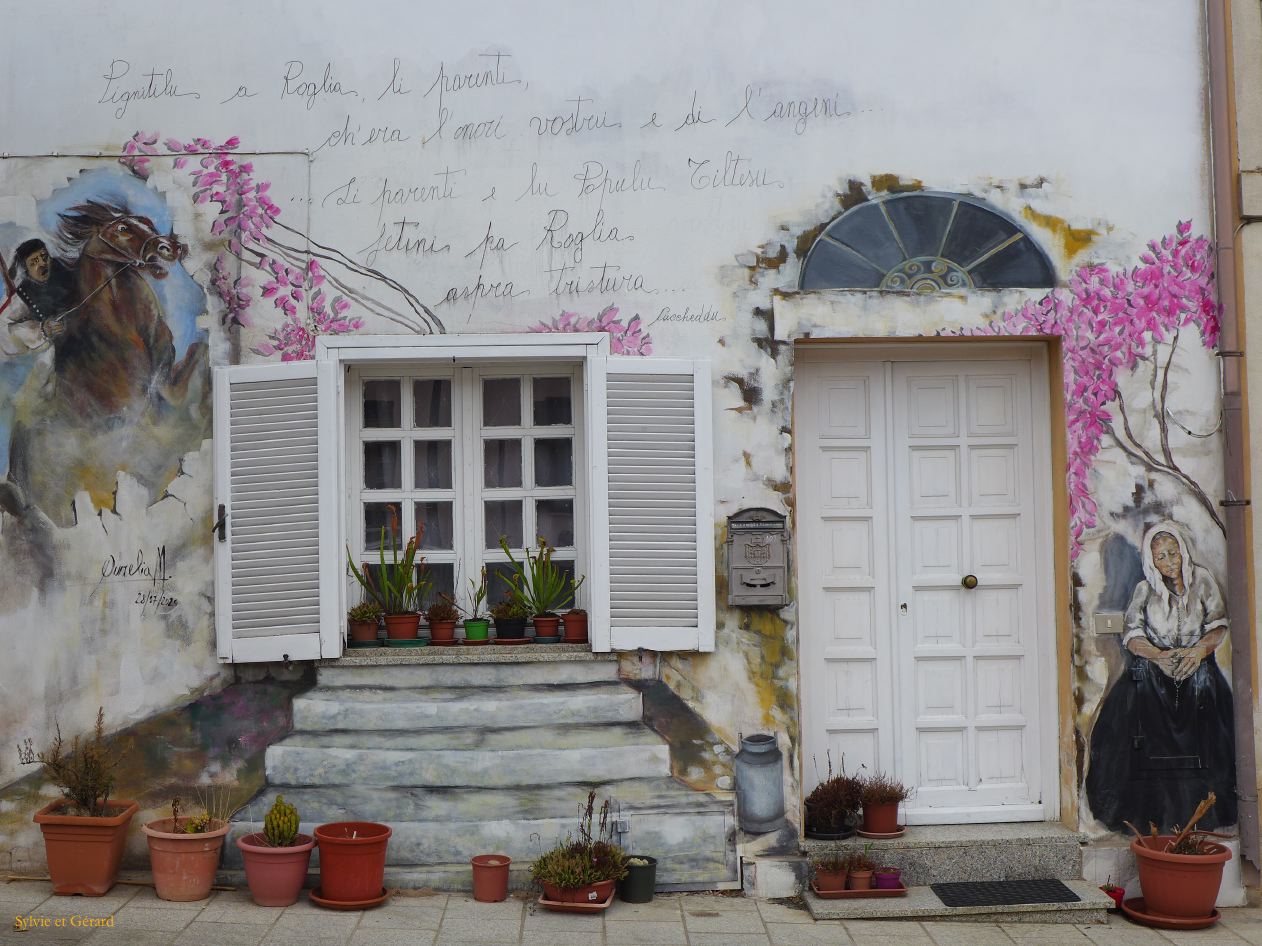 06  Telti village et murales P1260875