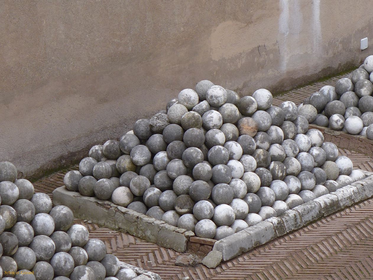 Castel San Angelo 5 boulets 