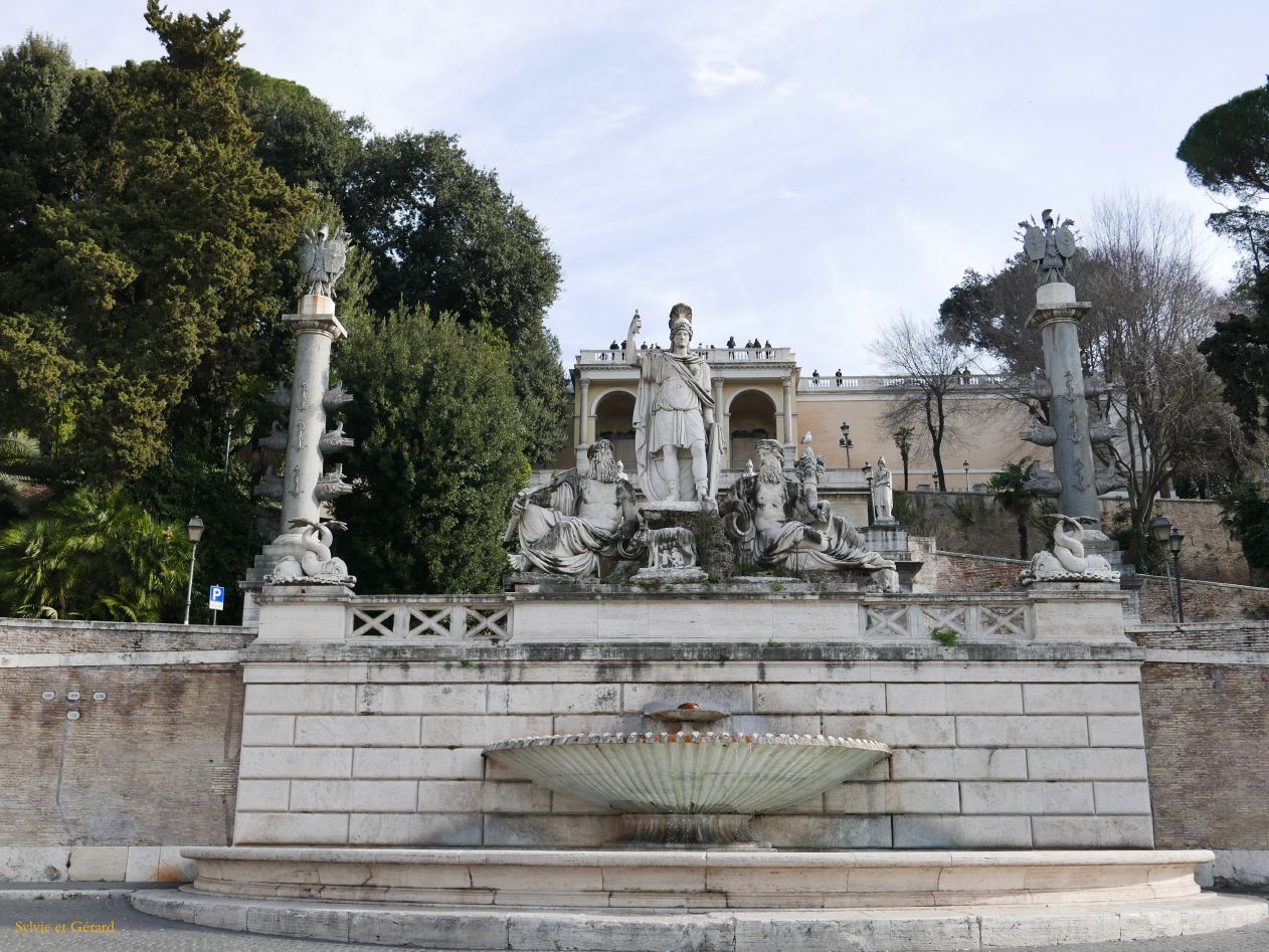 la Piazza del Popolo 2 