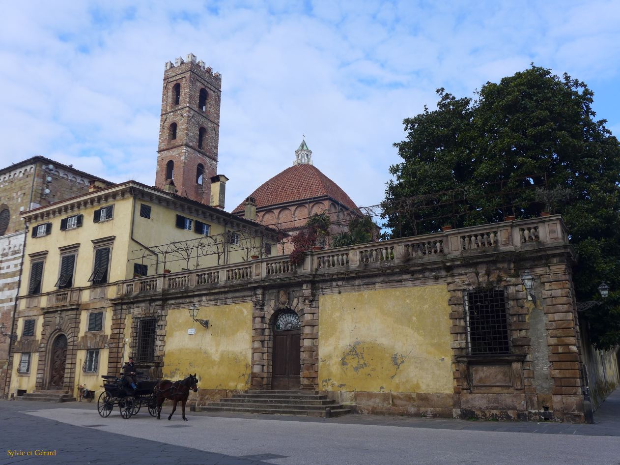Lucques 04 vers le Duomo P1220860