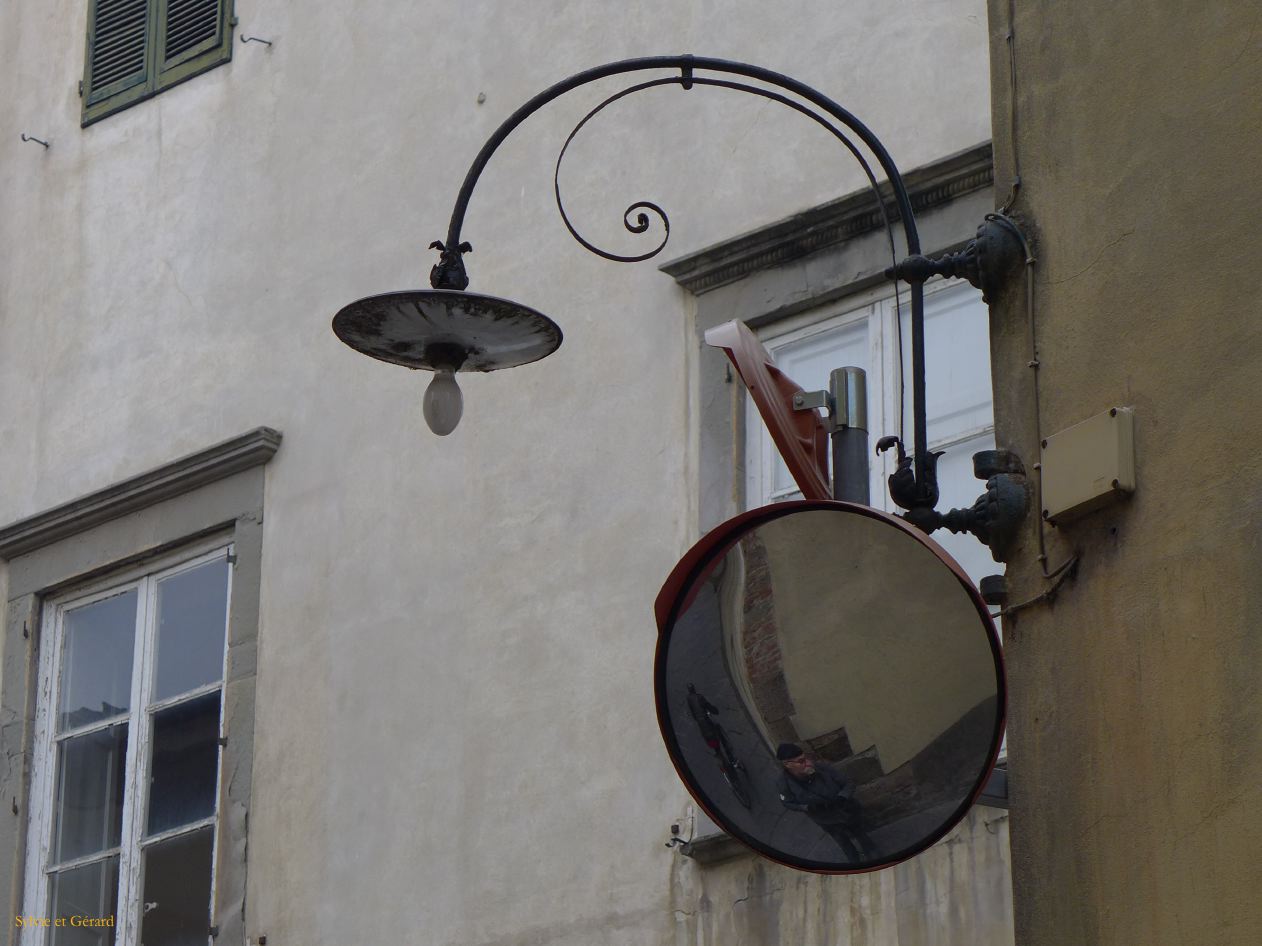 Lucques 14 rue P1220904