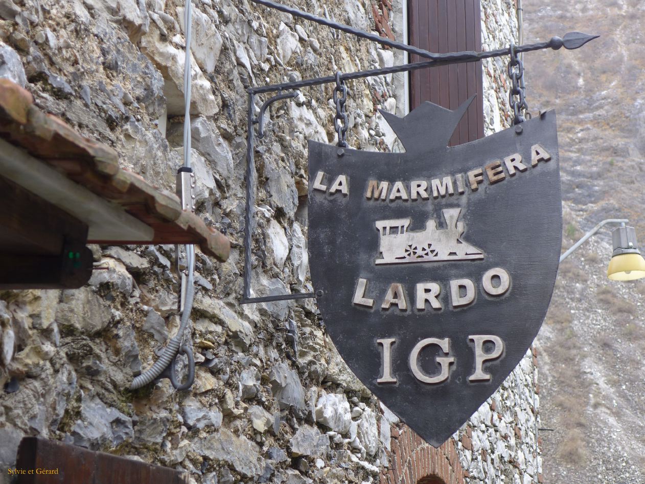 Colonnata 03 du lard plongé 6 mois dans du sel