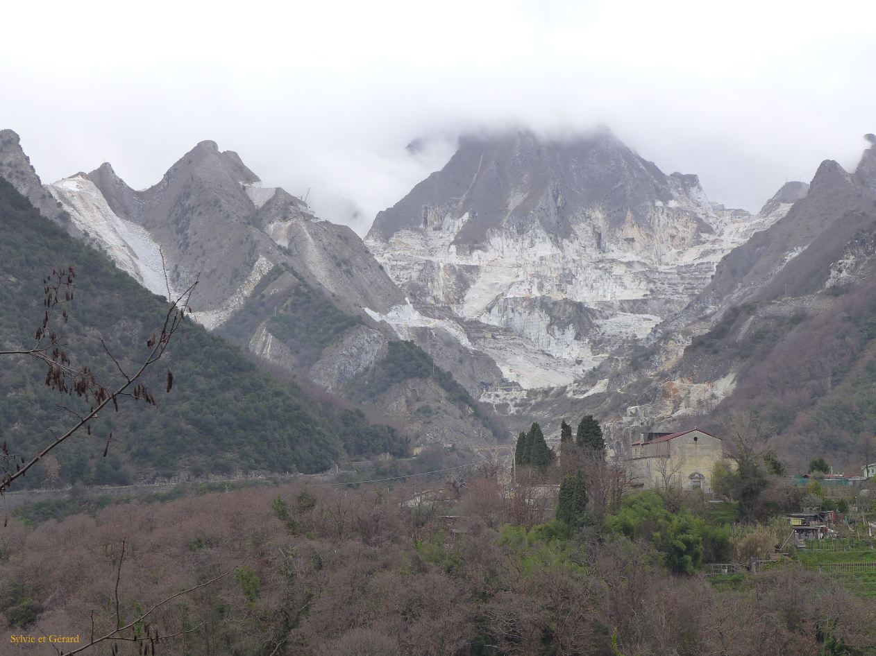 Colonnata 09 carrières de marbre des alpes apuanes