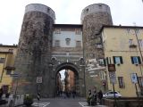 Lucques 08 porta S Pietro P1220878