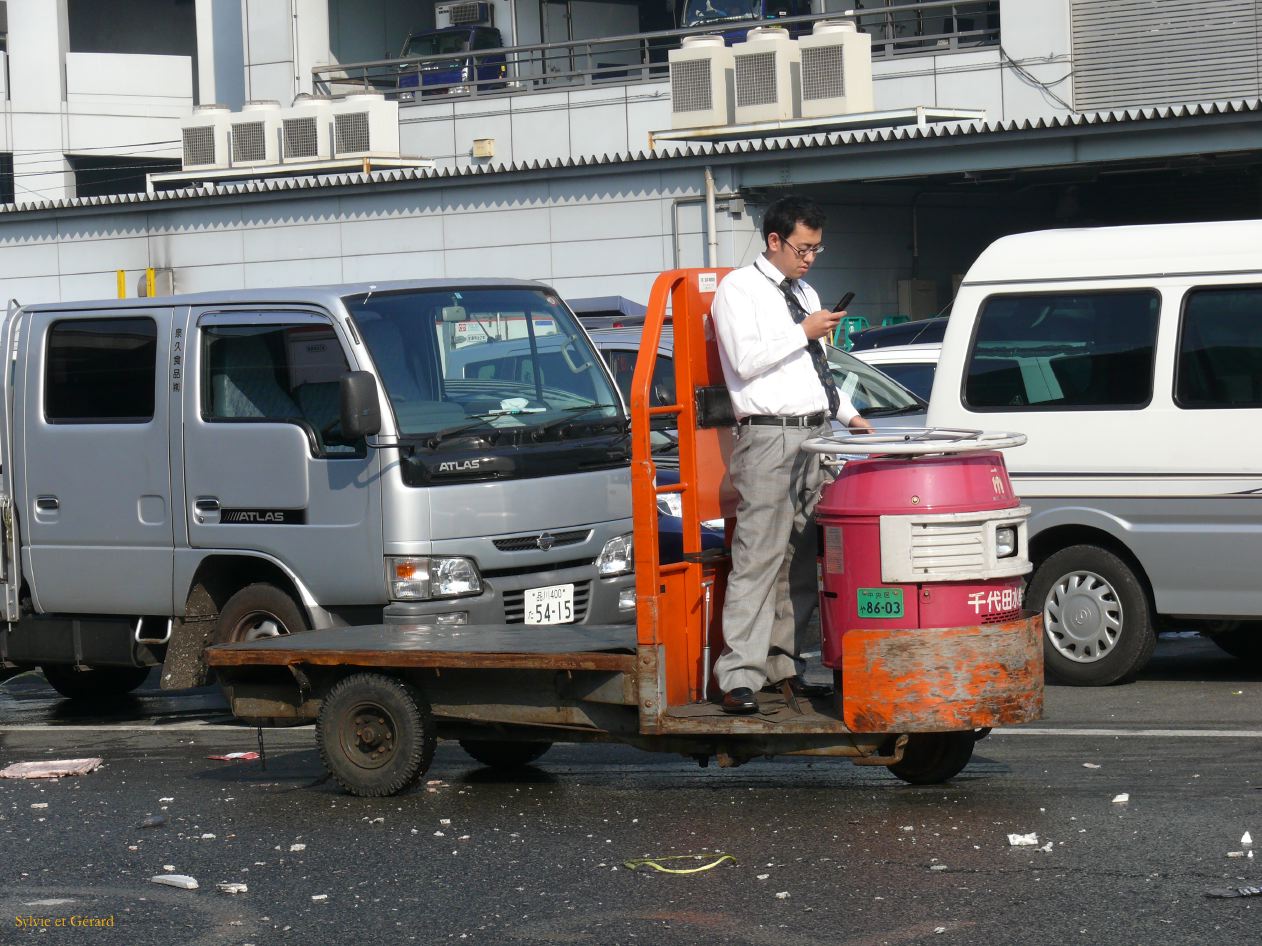 0194 TOKYO Tsukiji Marché aux poissons
