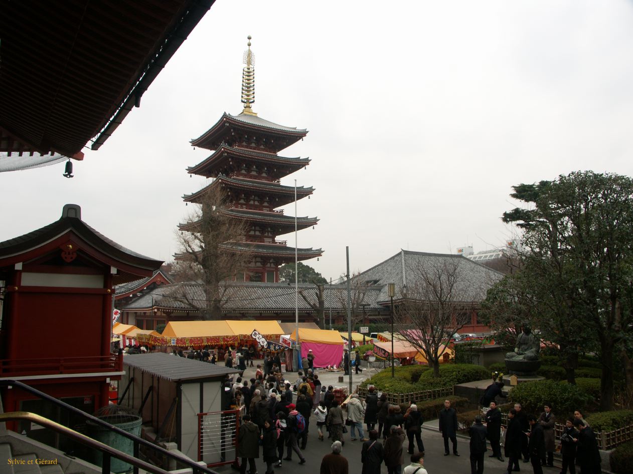 0241 TOKYO Temple Senso Ji quartier Asakusa.