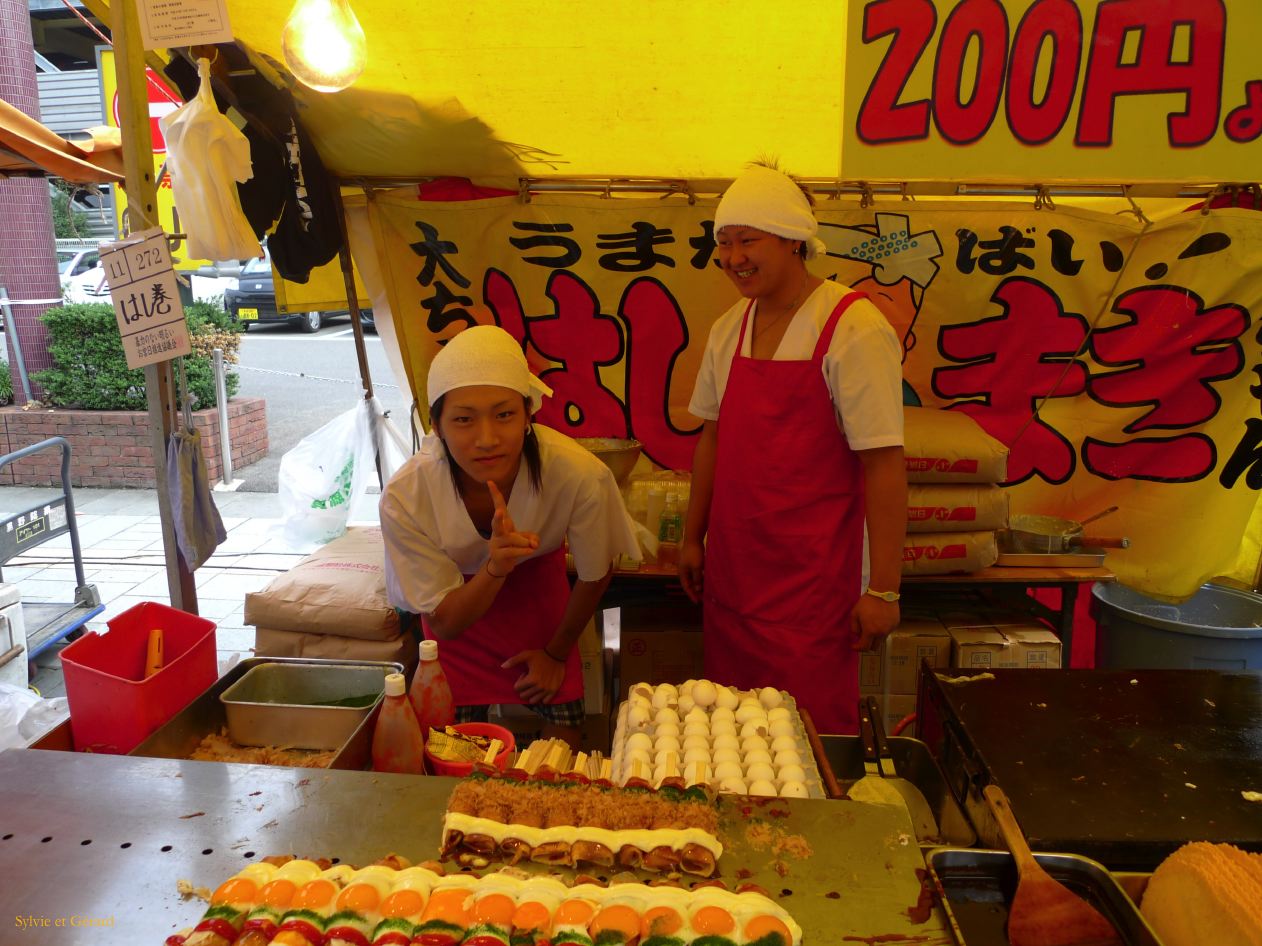 081 Nagasaki Kunchi stands dans les rue