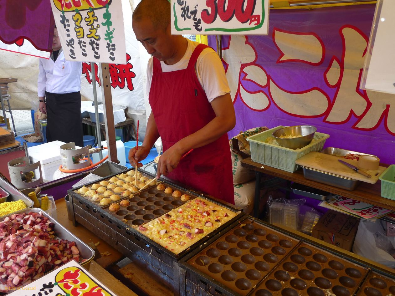 082 Nagasaki Kunchi stands dans les rue