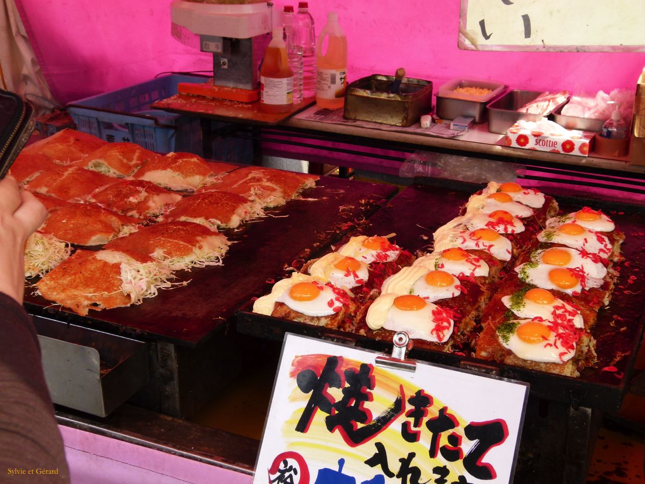 083 Nagasaki Kunchi stands dans les rue