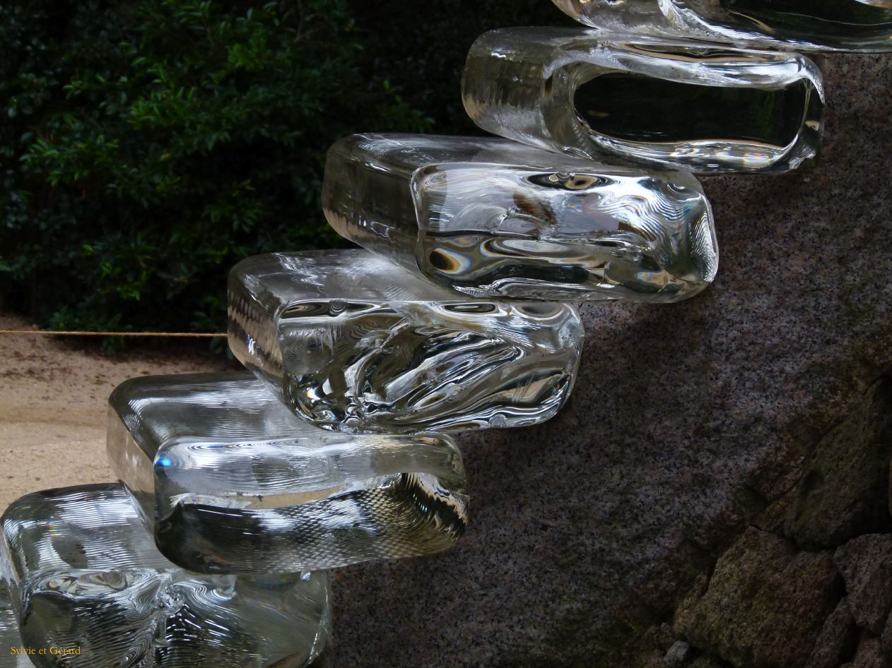 C Chûgoku 071 Naoshima Go'O shrine aux marches de verre Art Hous Project