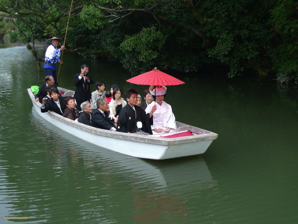 D Kyûshû 037 Yanagawa les mariés se promènent 