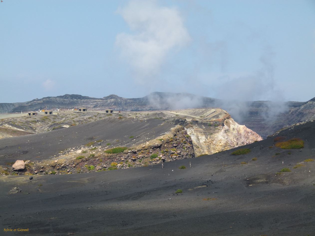 D Kyûshû 066 Aso les abris