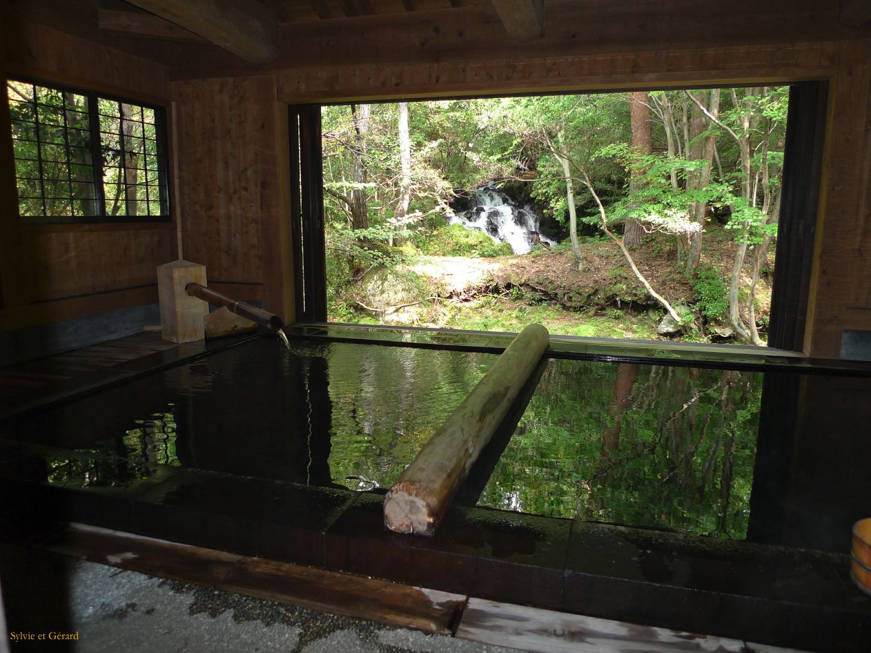 D Kyûshû 081 Kurokawa onsen bains intérieurs des femmes